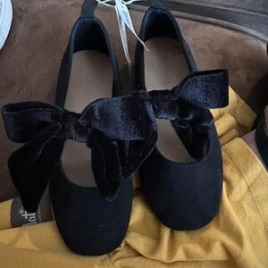 Black dress shoes with bow
